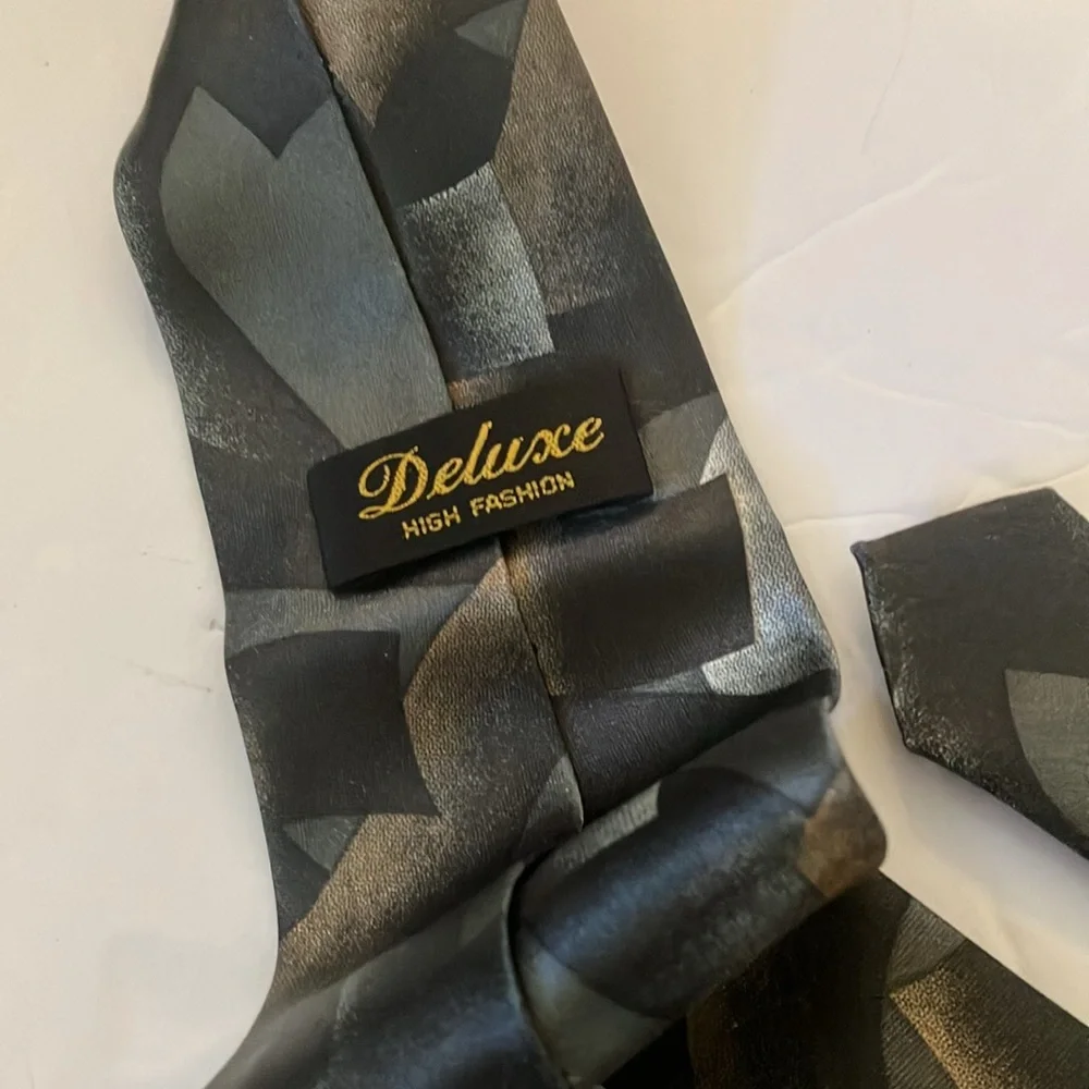 Men’s tie and hanky set